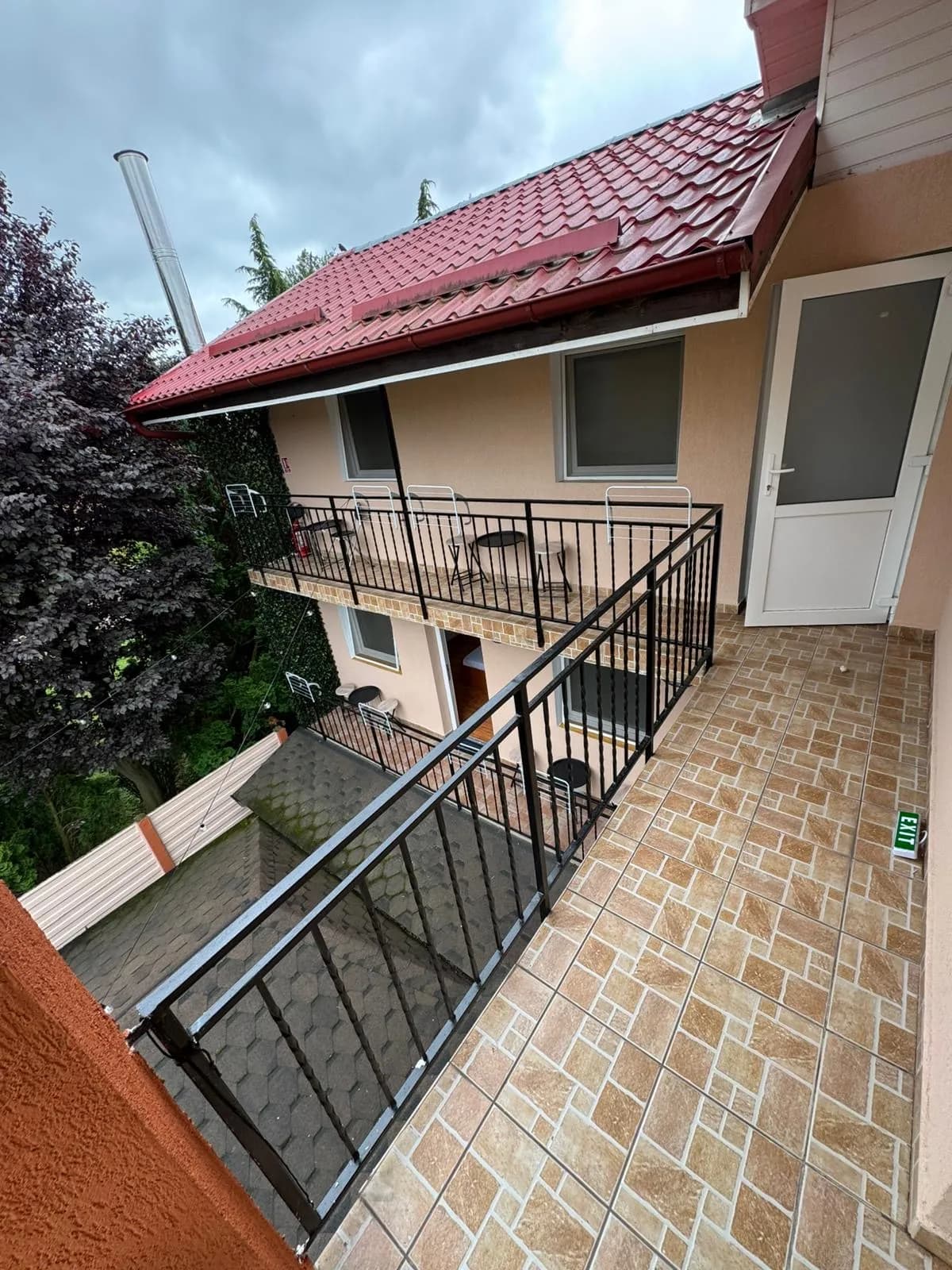 Balcon exterior cu balustrada